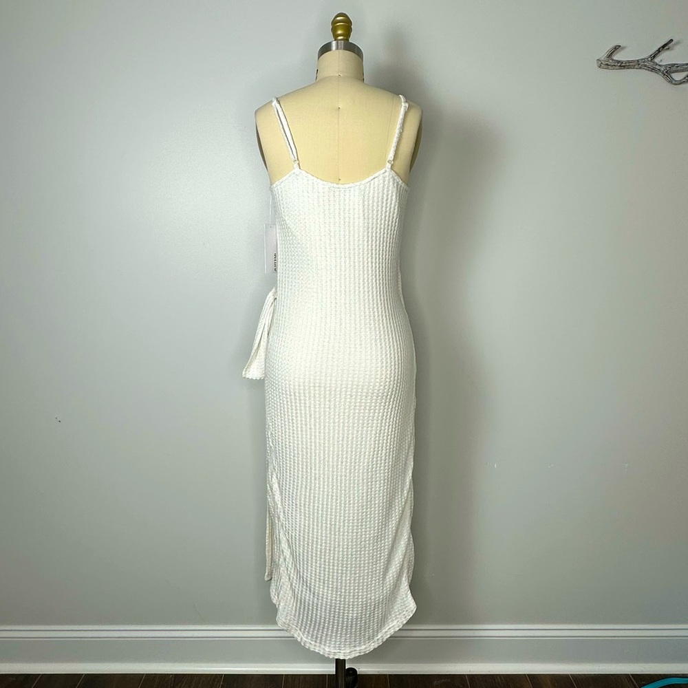 NWT JUSTFAB Sleeveless Wrap Cocktail Dress White / Silver Metallic Size Medium - Picture 7 of 11